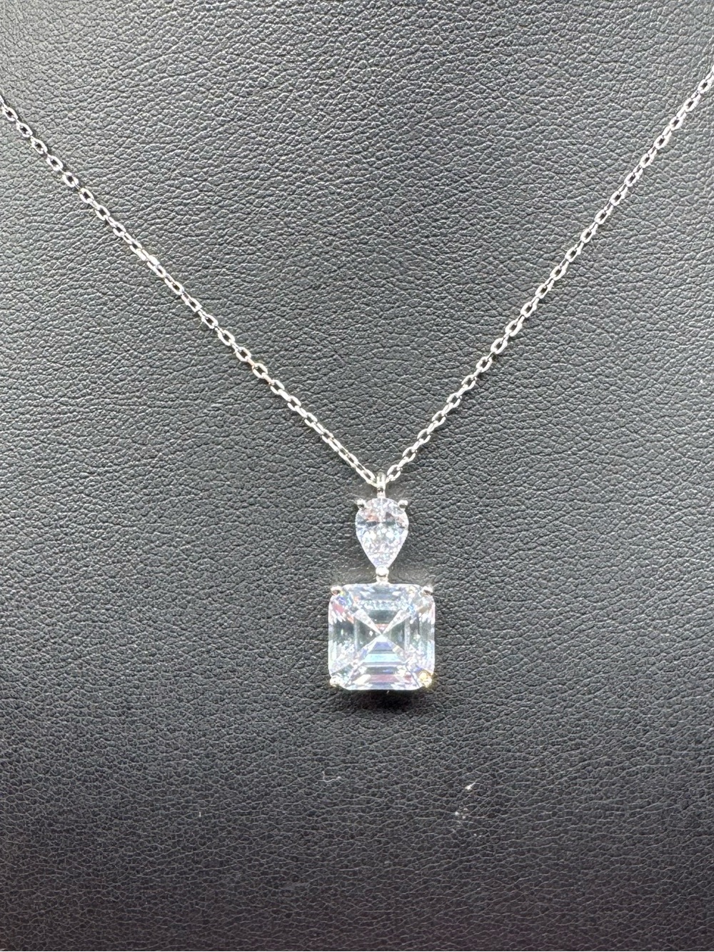 18k 4ct Asscher Cut Pendant - Picture 7 of 10